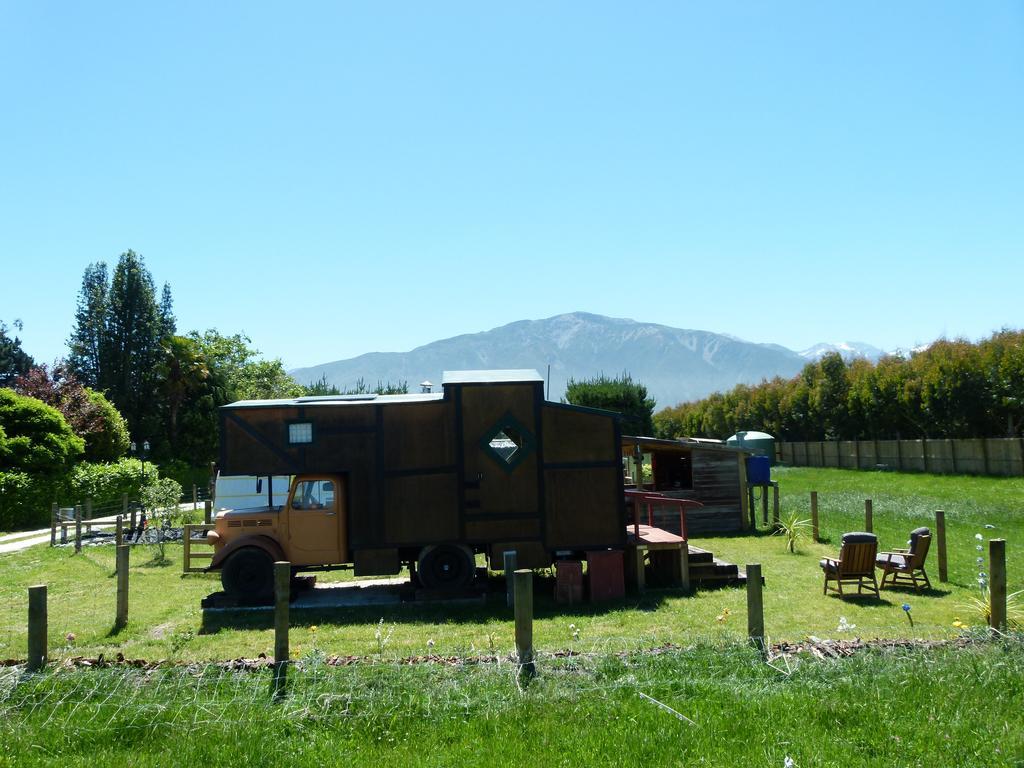 Wacky Stays - Unique Farm-Stay Glamping Rentals, Free Animal Feeding Tours Кайкоура Номер фото