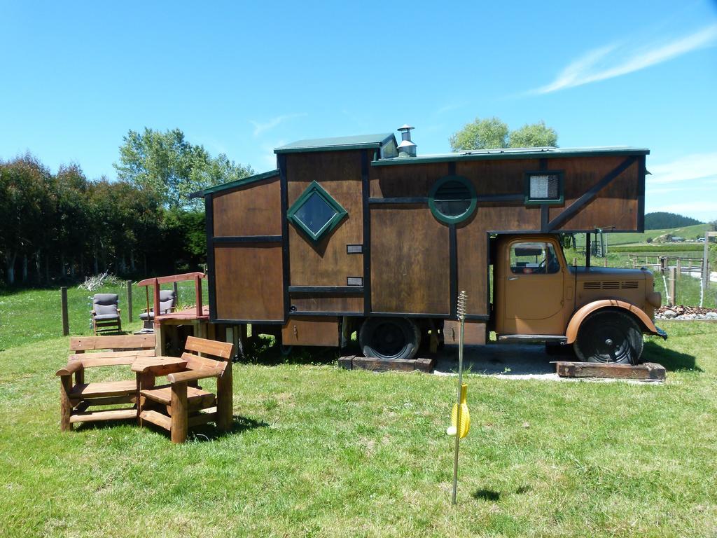 Wacky Stays - Unique Farm-Stay Glamping Rentals, Free Animal Feeding Tours Кайкоура Номер фото