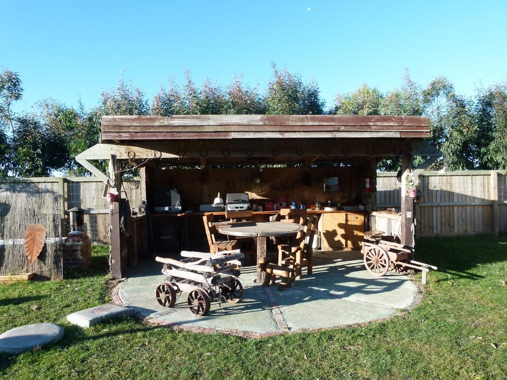 Wacky Stays - Unique Farm-Stay Glamping Rentals, Free Animal Feeding Tours Кайкоура Экстерьер фото