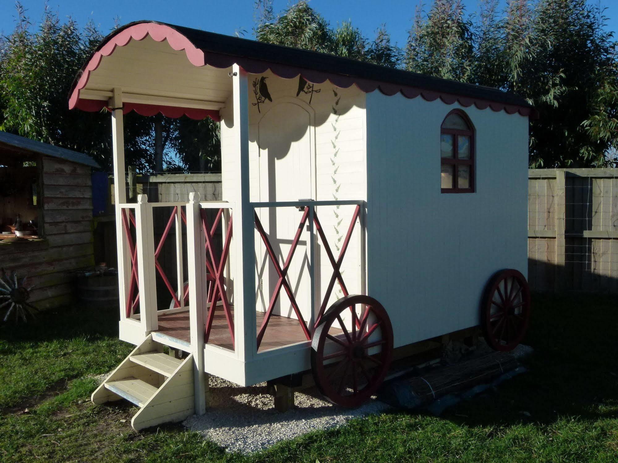 Wacky Stays - Unique Farm-Stay Glamping Rentals, Free Animal Feeding Tours Кайкоура Экстерьер фото